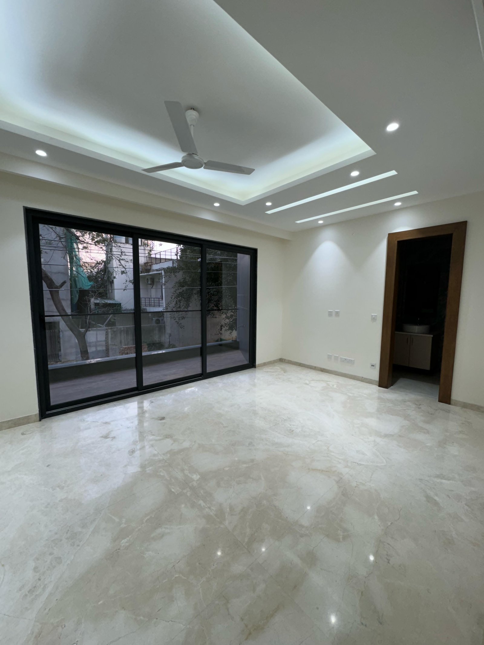 4BR, DLF Phase 1, G block available for rent